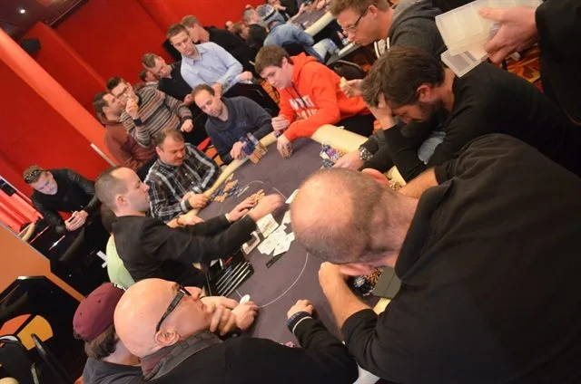 Tafel van den Boer-Van Leeuwen | 2015/01 - Utrecht Poker Series - 700 eu Main Event 